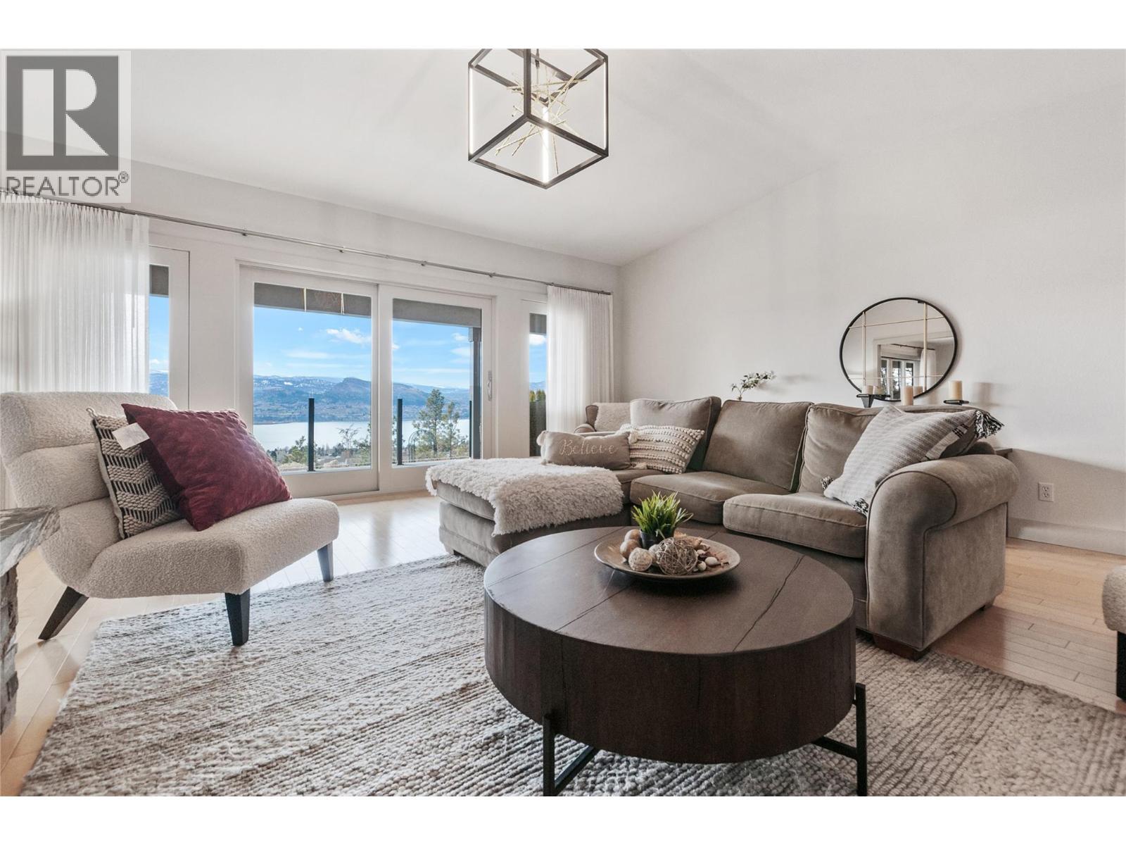 1306 Smethurst Road, Naramata, BC - Indoor Photo Showing Living Room