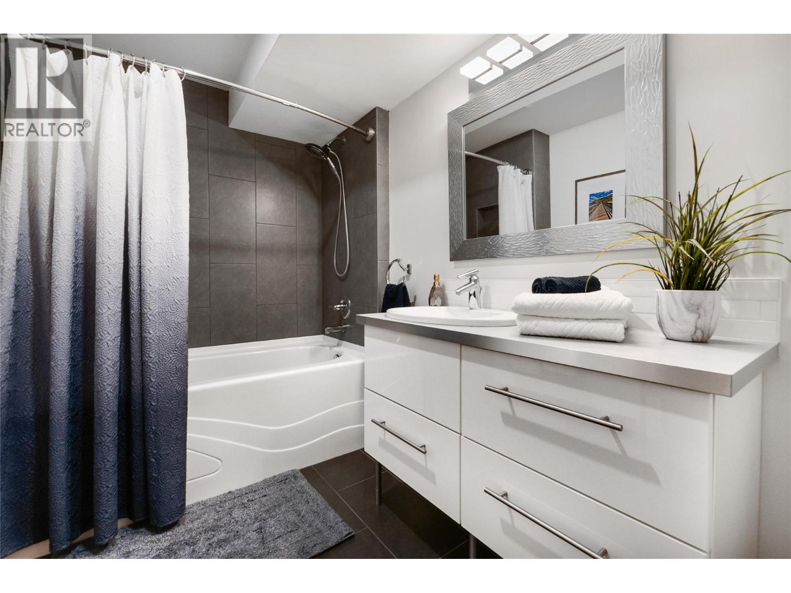 1306 Smethurst Road, Naramata, BC - Indoor Photo Showing Bathroom