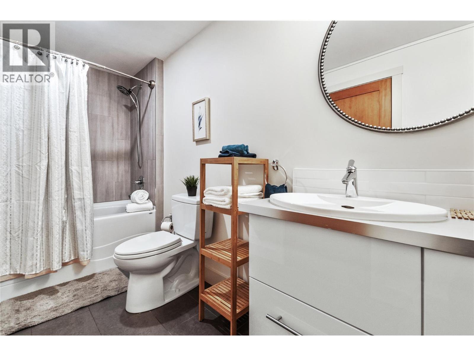 1306 Smethurst Road, Naramata, BC - Indoor Photo Showing Bathroom
