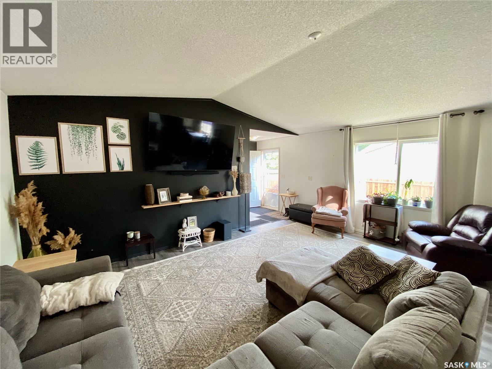 114 3 Street E, Carnduff, SK