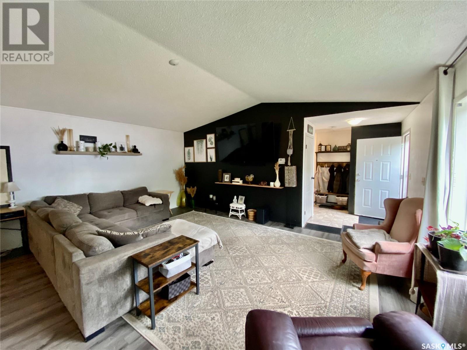 114 3 Street E, Carnduff, SK