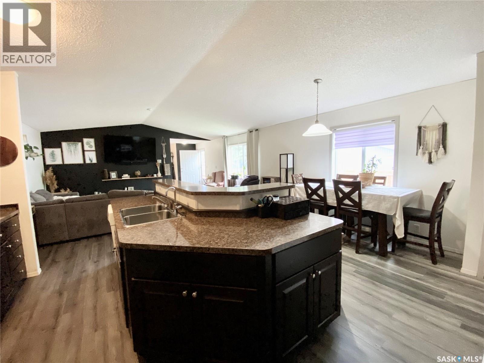 114 3 Street E, Carnduff, SK