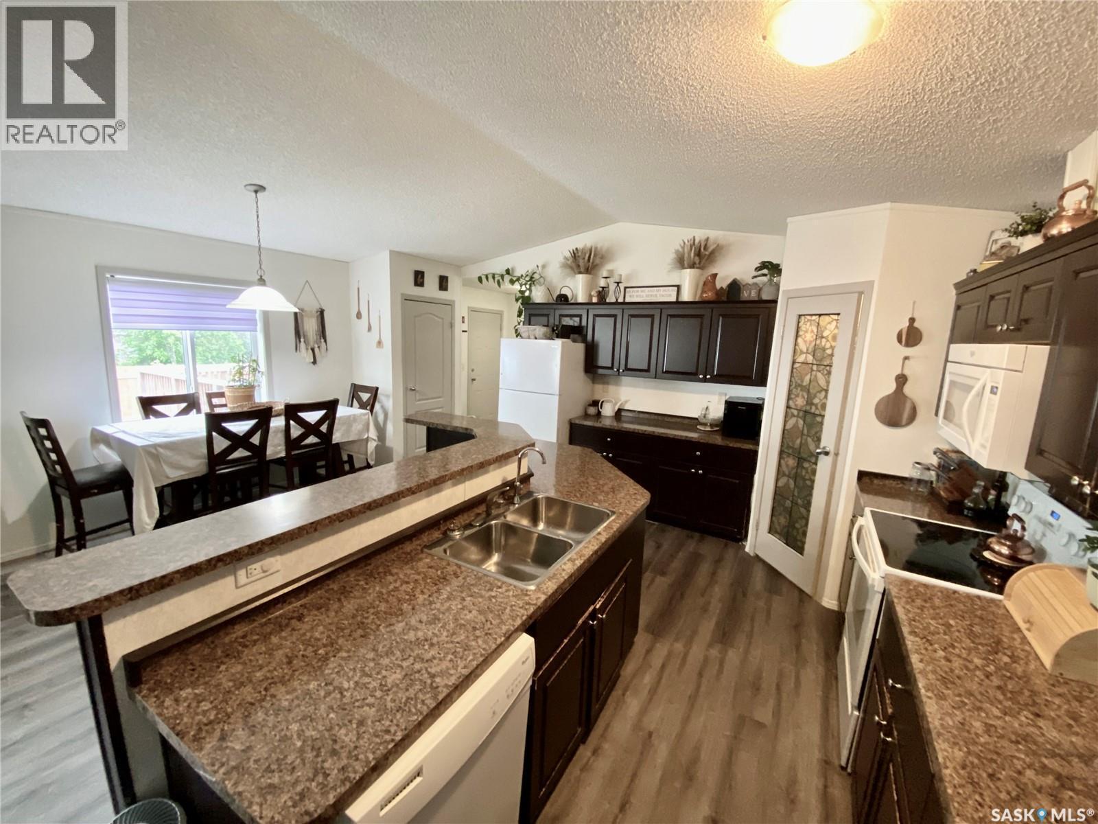 114 3 Street E, Carnduff, SK