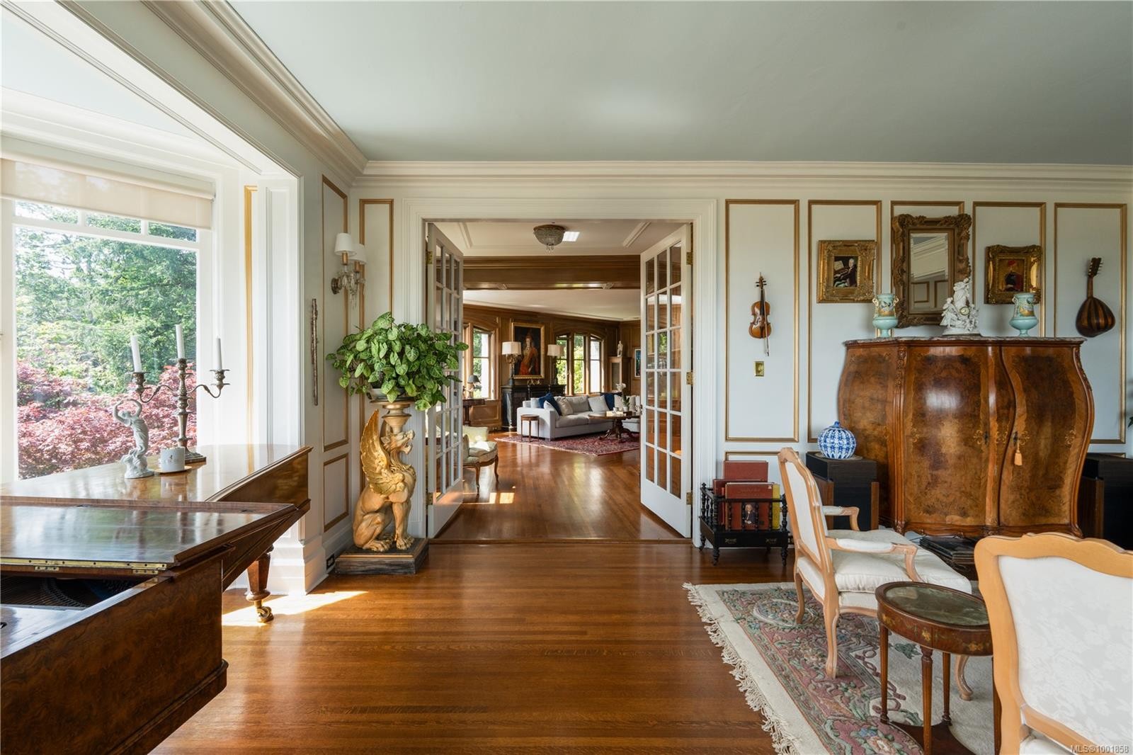 305 Denison Rd, Oak Bay, BC