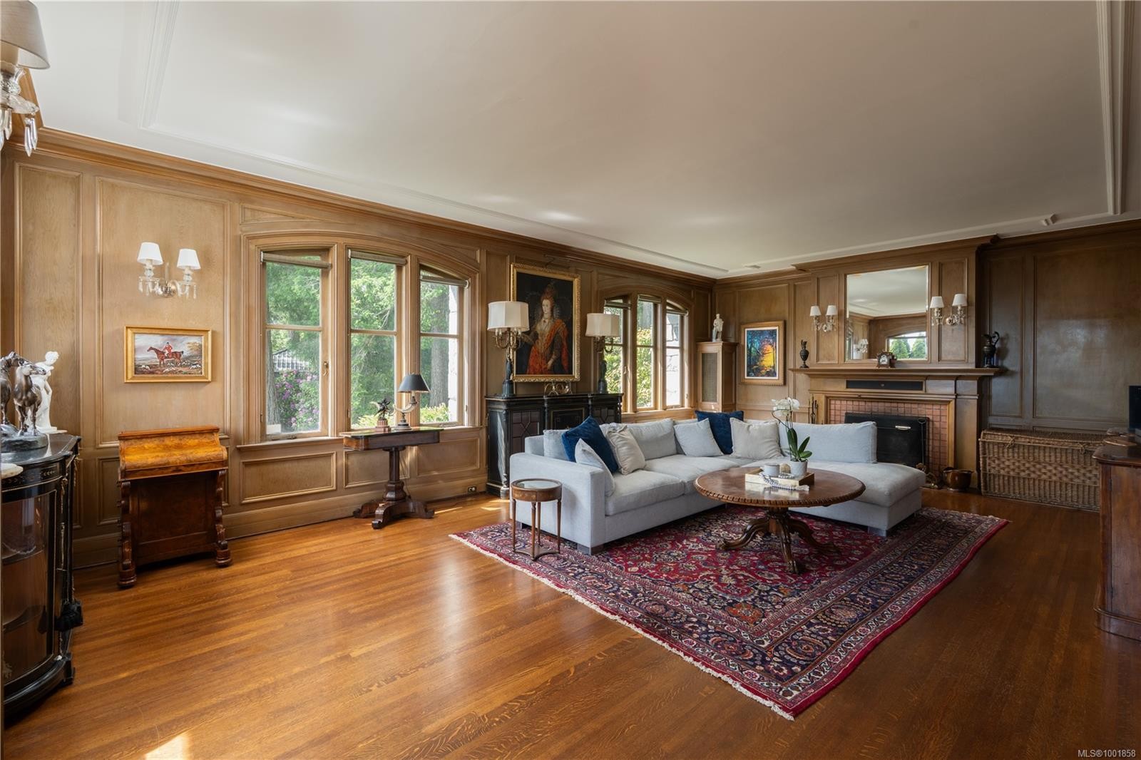 305 Denison Rd, Oak Bay, BC