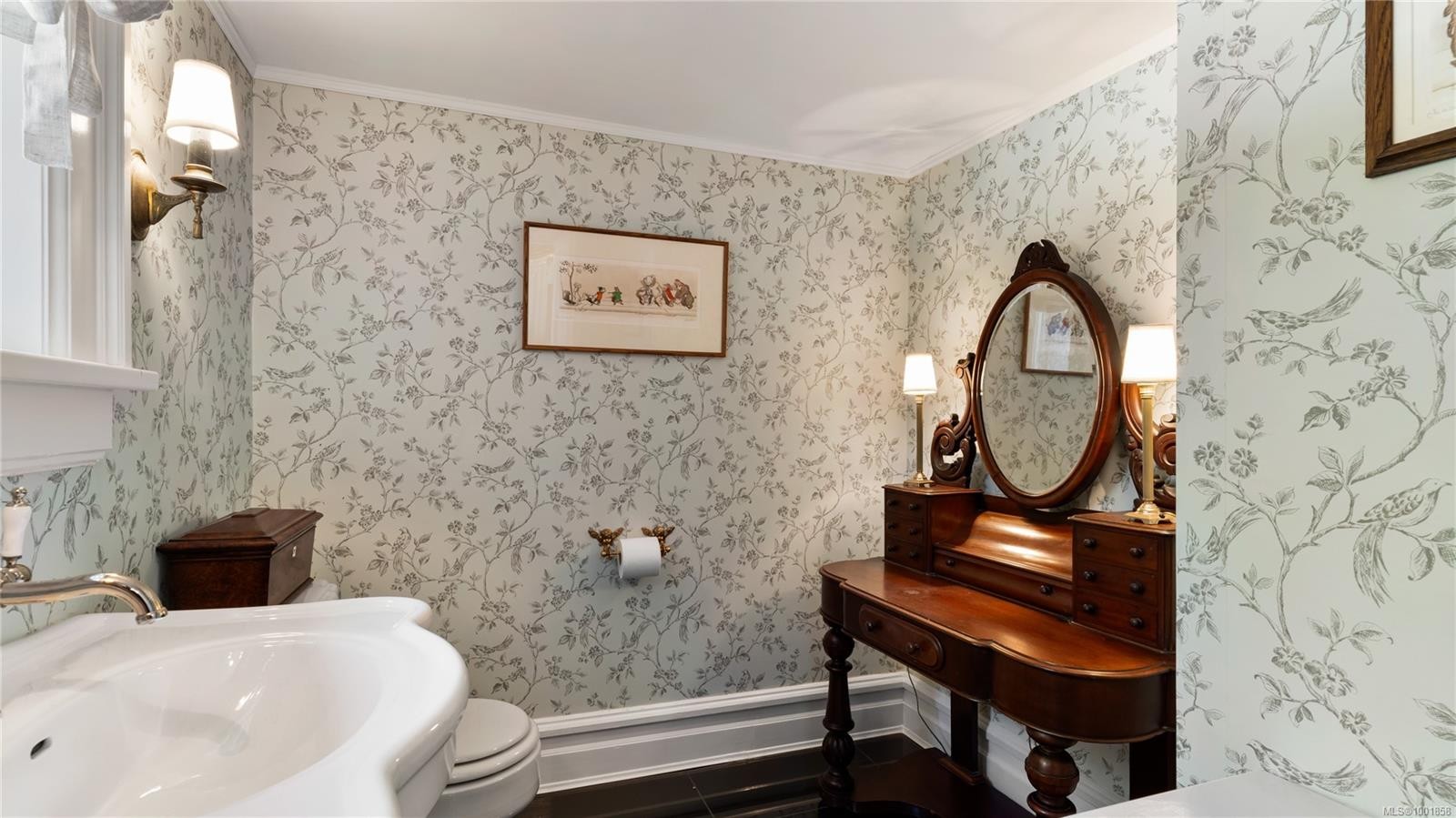 305 Denison Rd, Oak Bay, BC