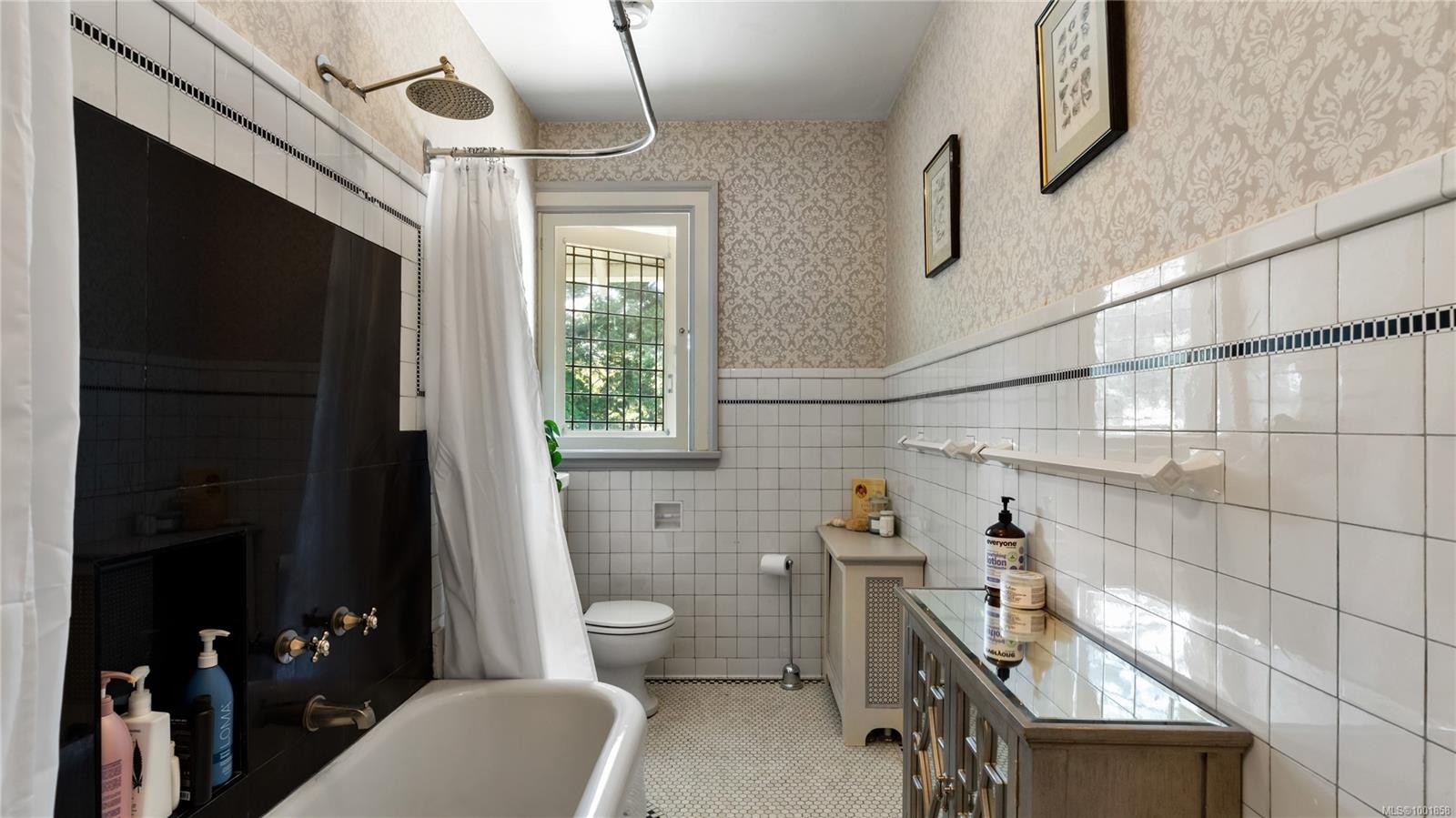 305 Denison Rd, Oak Bay, BC