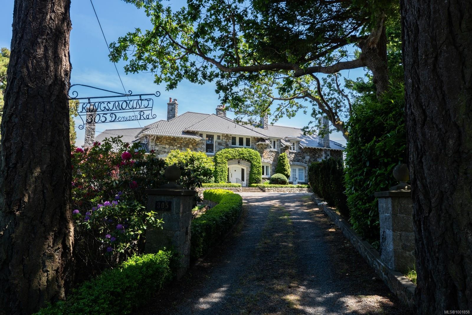 305 Denison Rd, Oak Bay, BC