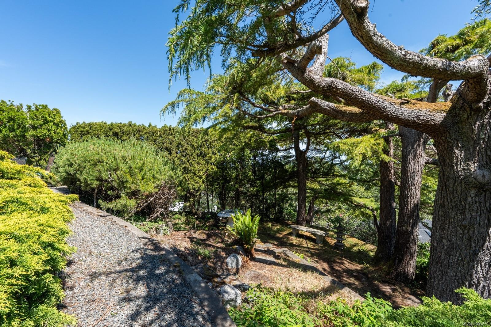 305 Denison Rd, Oak Bay, BC