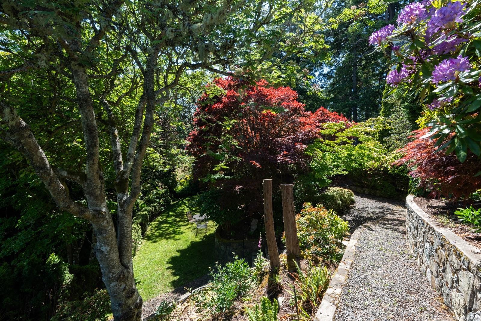 305 Denison Rd, Oak Bay, BC