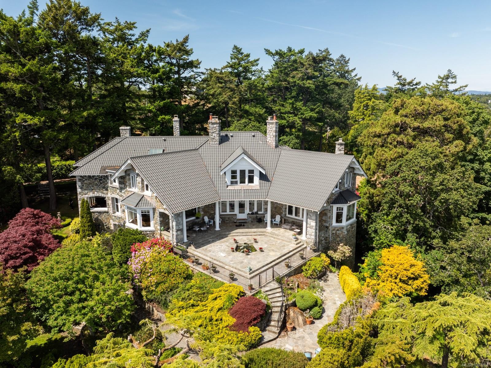 305 Denison Rd, Oak Bay, BC