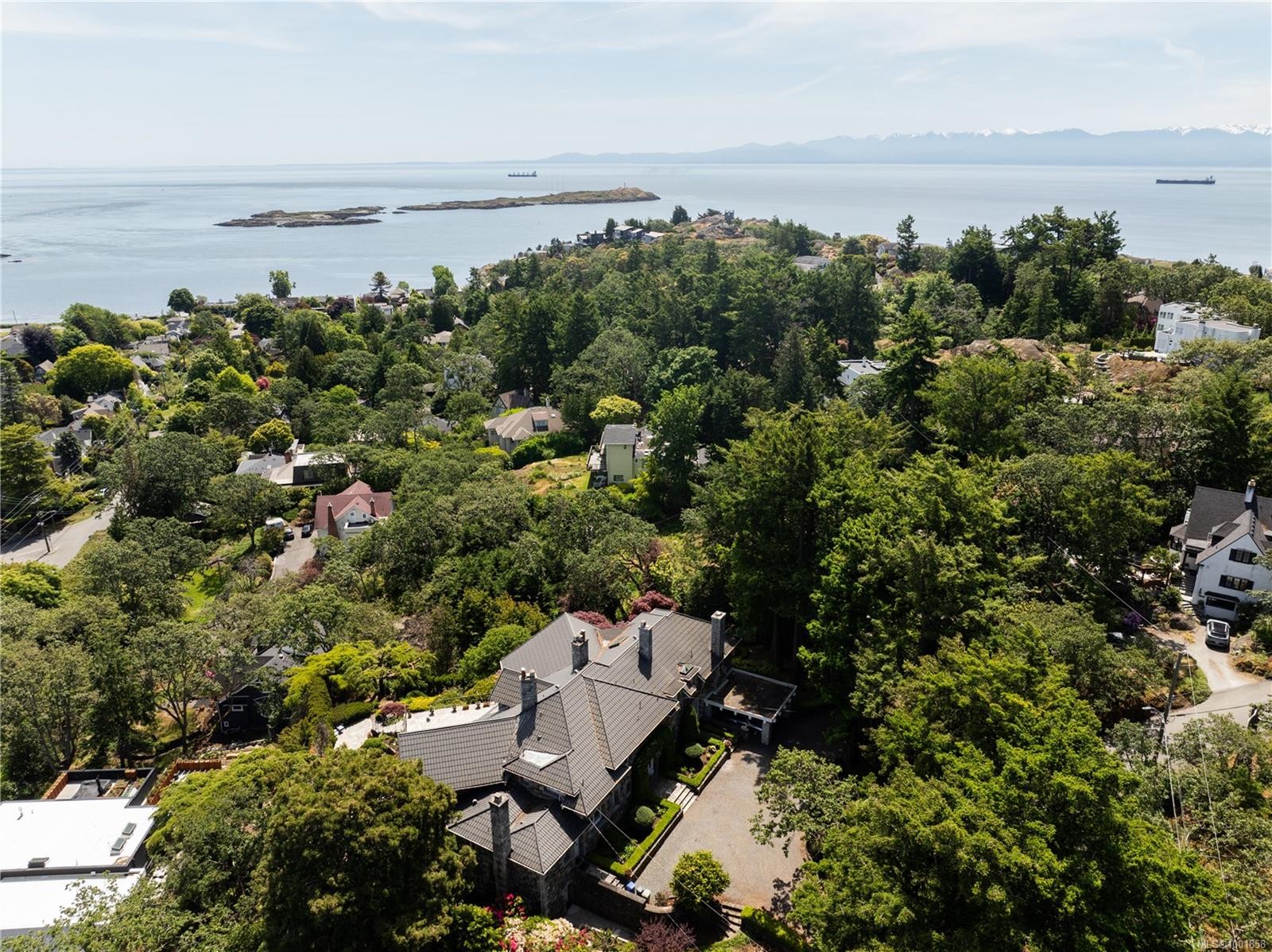 305 Denison Rd, Oak Bay, BC