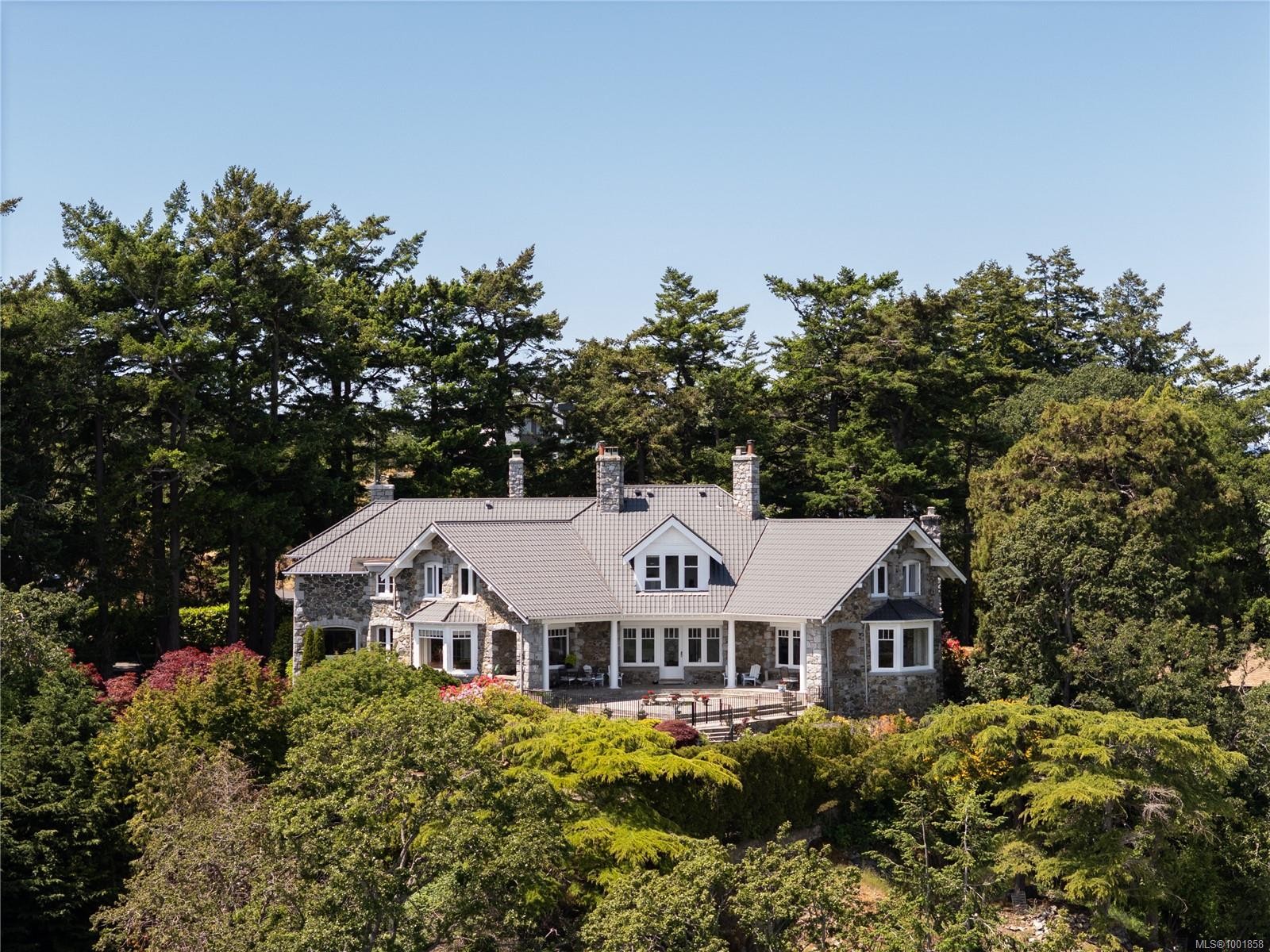 305 Denison Rd, Oak Bay, BC