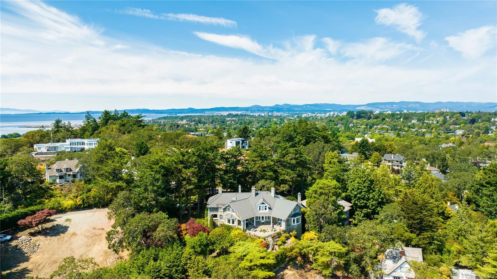 305 Denison Rd, Oak Bay, BC