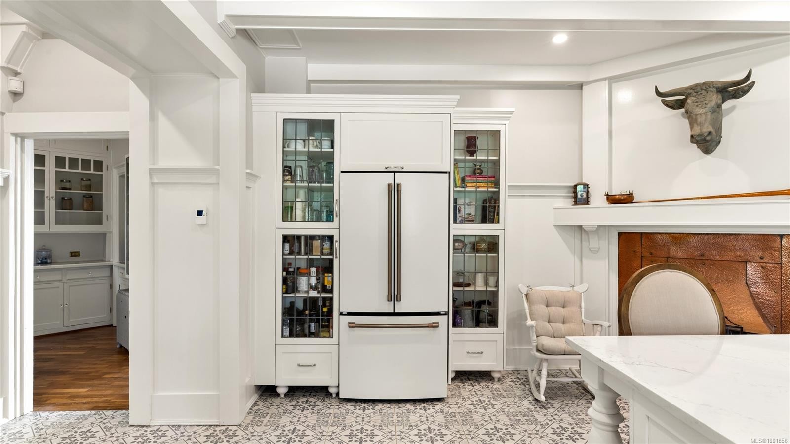 305 Denison Rd, Oak Bay, BC