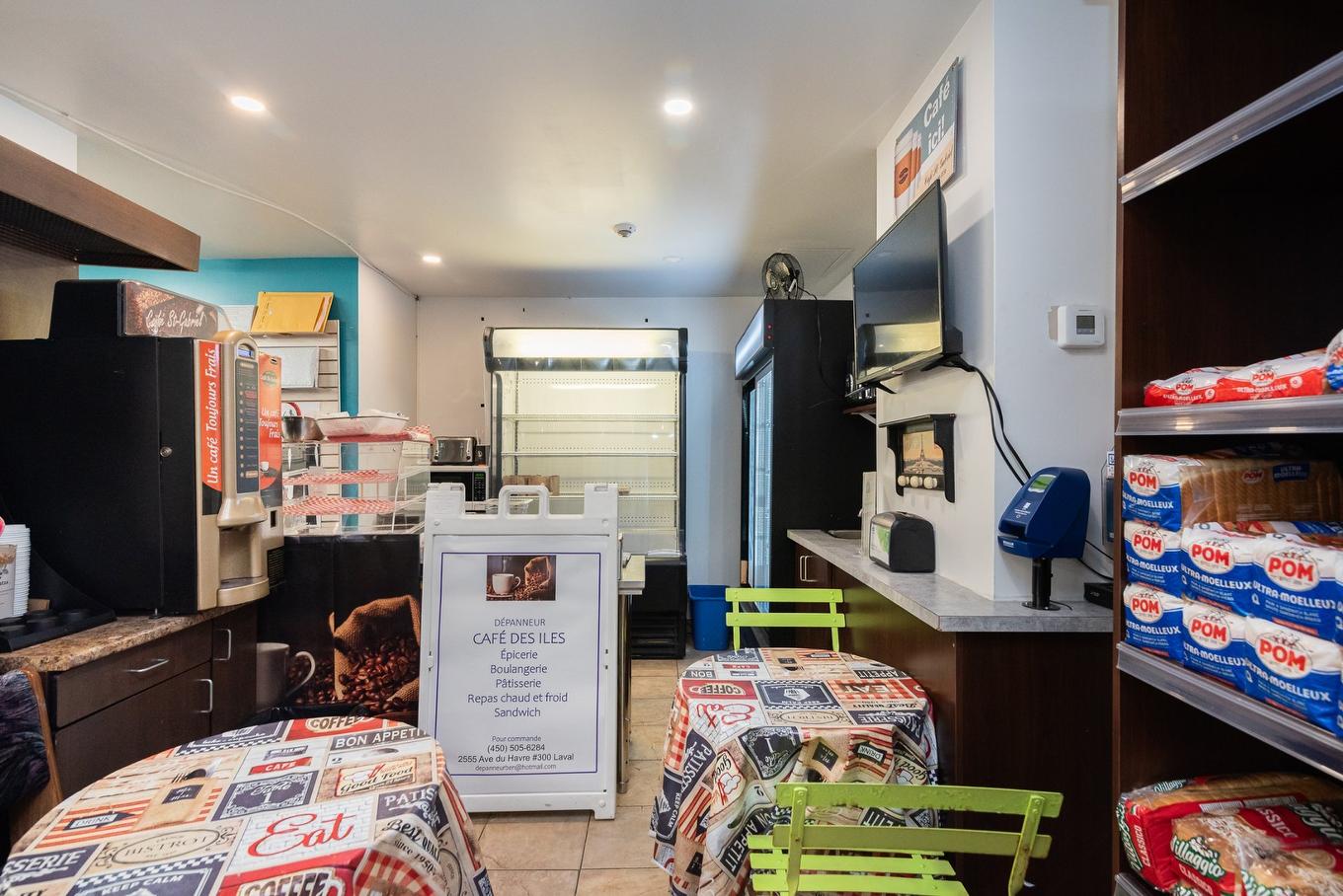 Commerce - 100-2555 Av. Du Havre-Des-Îles, Laval (Chomedey), QC - Indoor