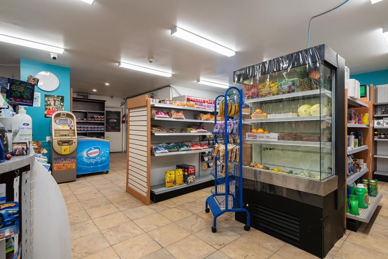 Commerce - 100-2555 Av. Du Havre-Des-Îles, Laval (Chomedey), QC - Indoor