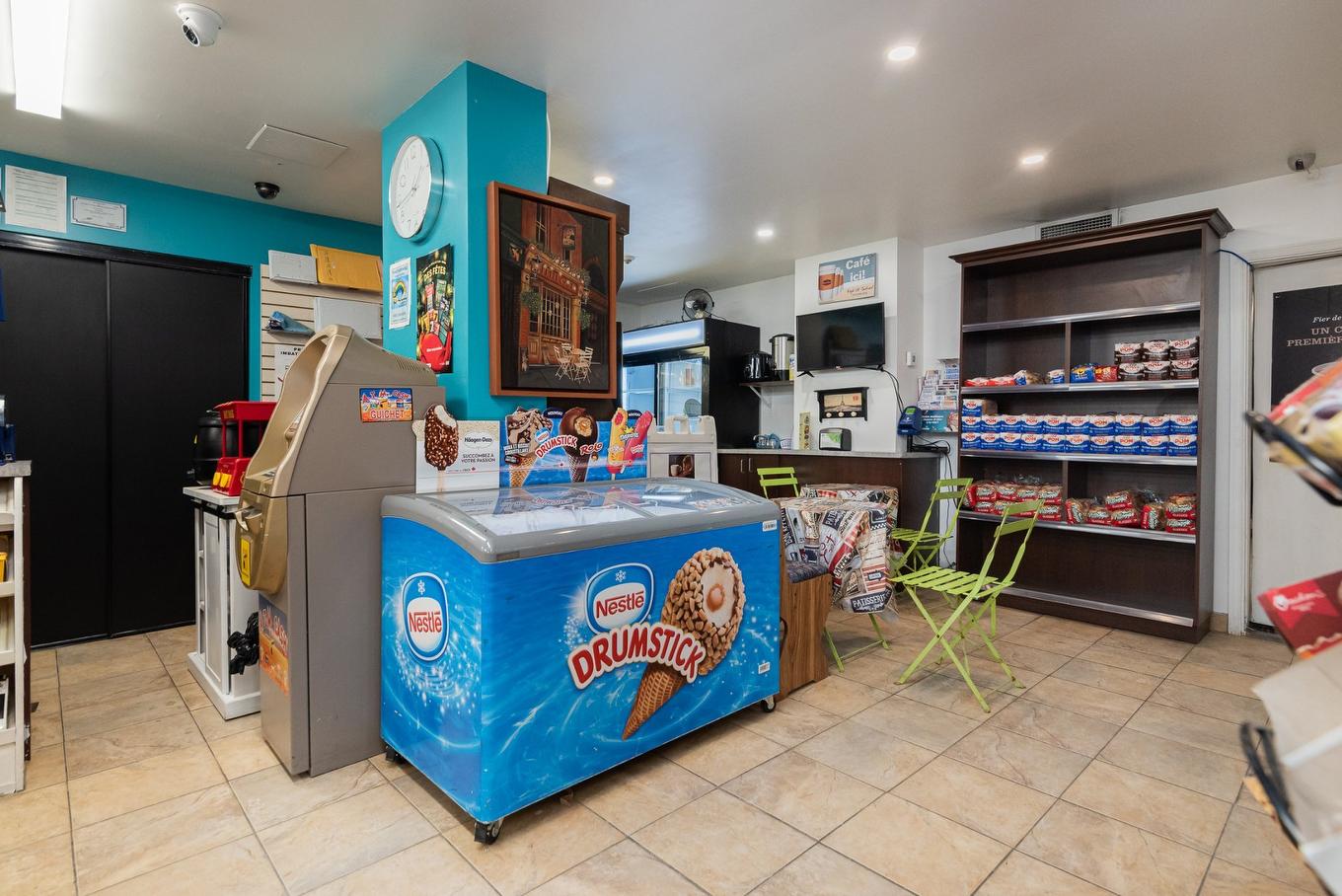 Commerce - 100-2555 Av. Du Havre-Des-Îles, Laval (Chomedey), QC - Indoor