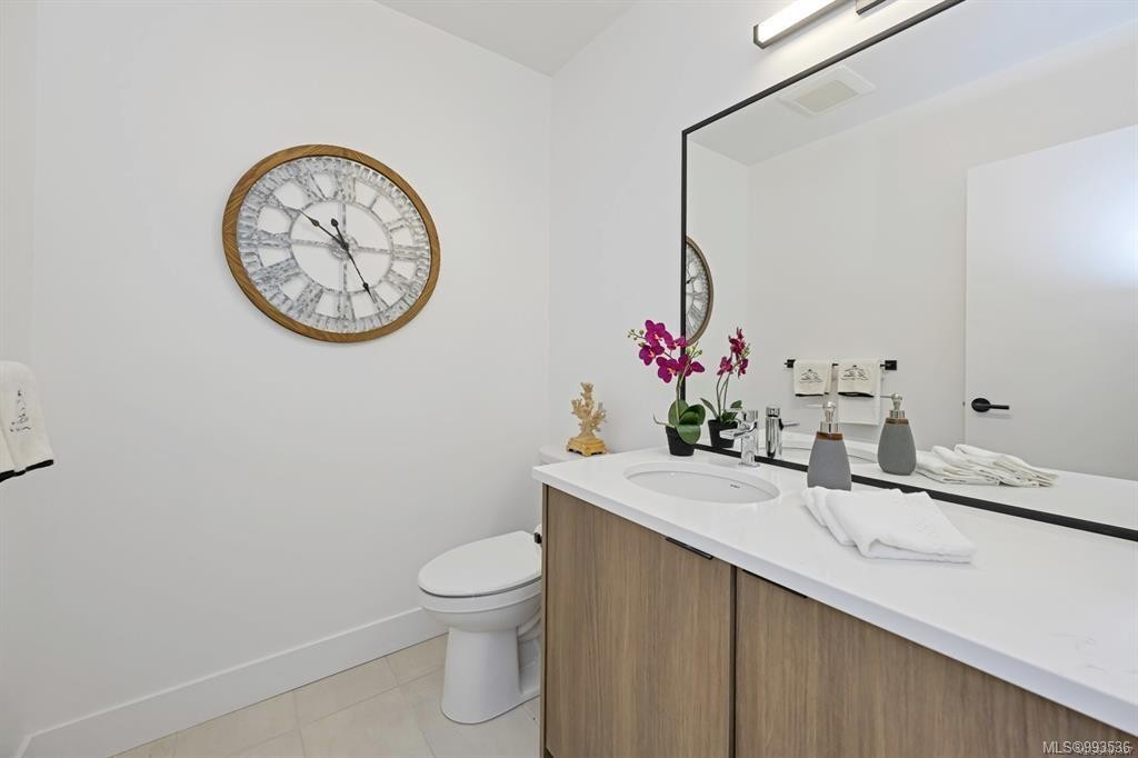 10-2330 Sooke Rd, Colwood, BC - Indoor Photo Showing Bathroom