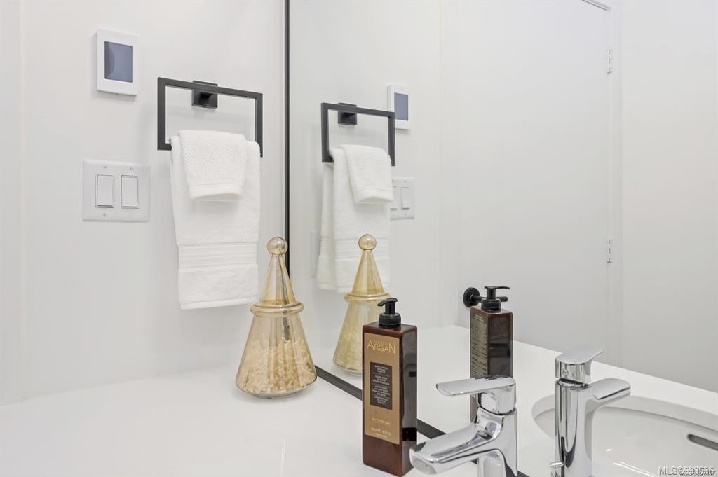 10-2330 Sooke Rd, Colwood, BC - Indoor