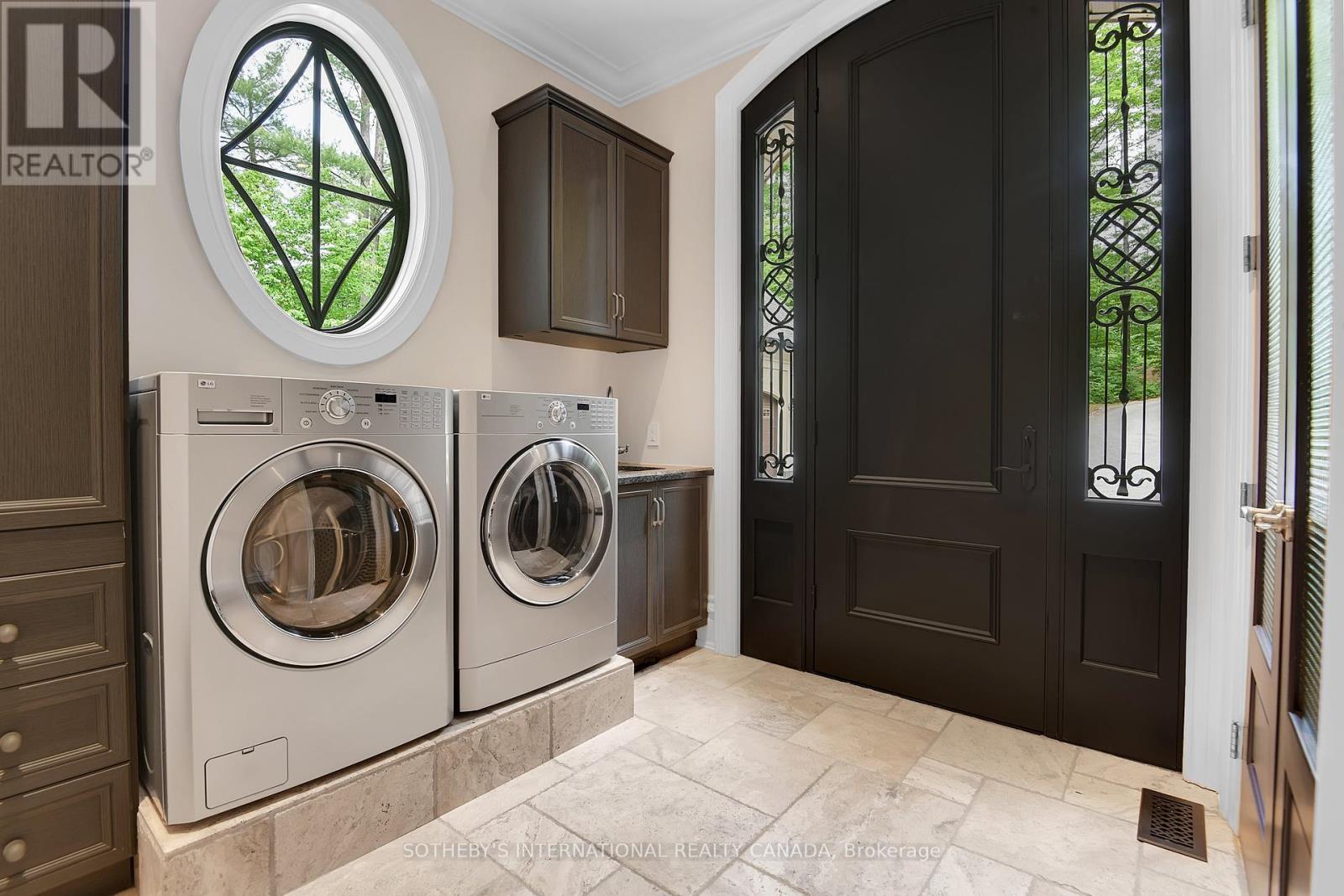 106 Lorlei Drive, Mcnab/Braeside, ON - Indoor Photo Showing Laundry Room