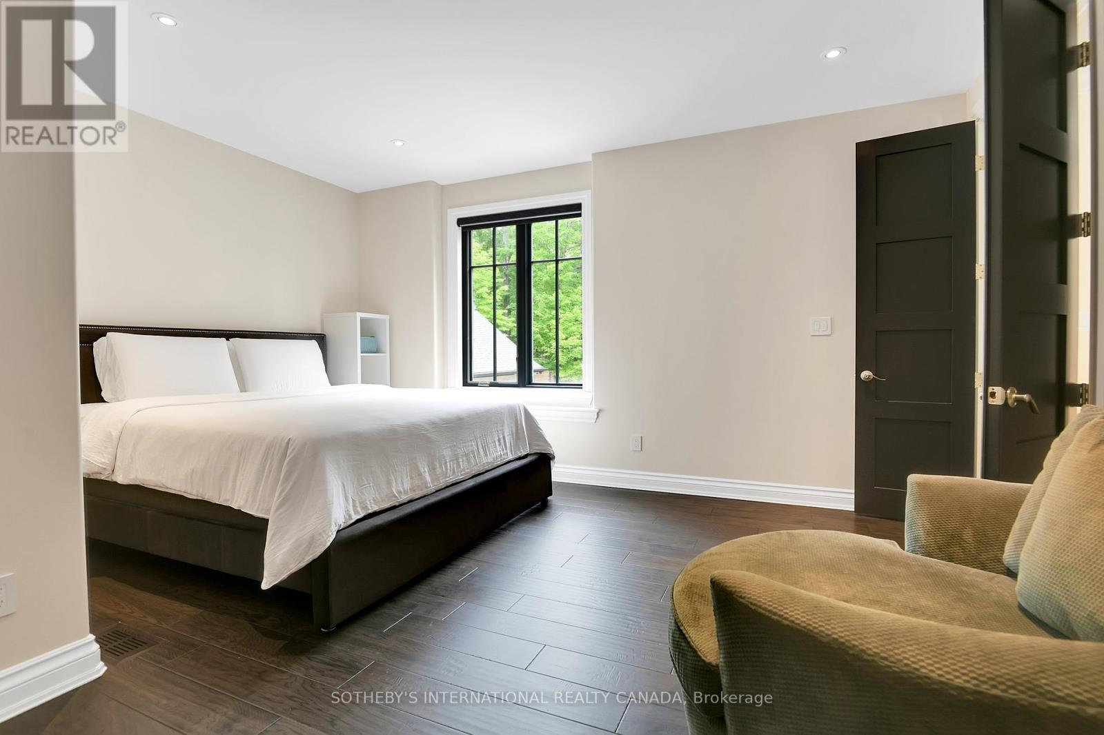 106 Lorlei Drive, Mcnab/Braeside, ON - Indoor Photo Showing Bedroom