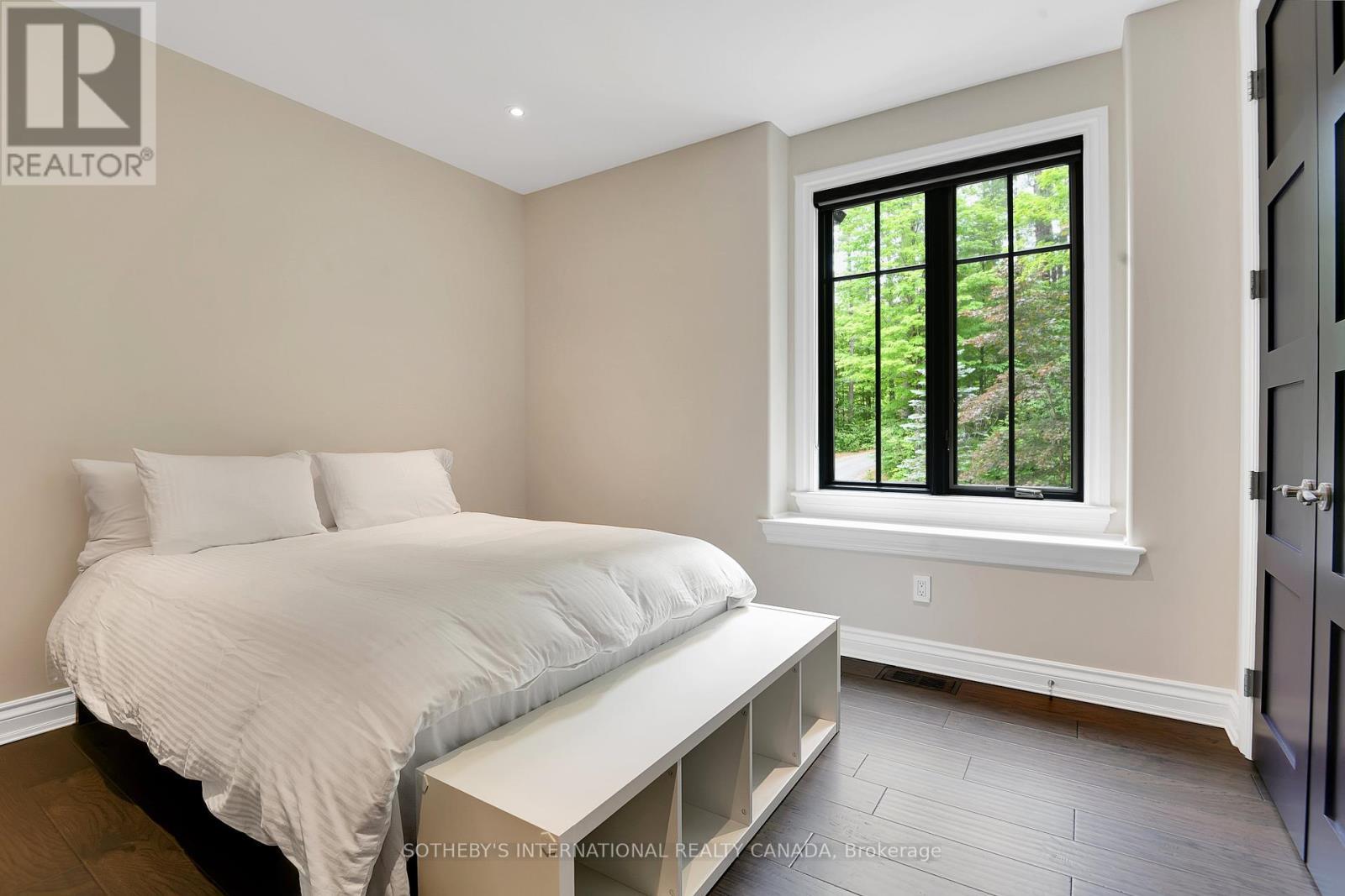 106 Lorlei Drive, Mcnab/Braeside, ON - Indoor Photo Showing Bedroom