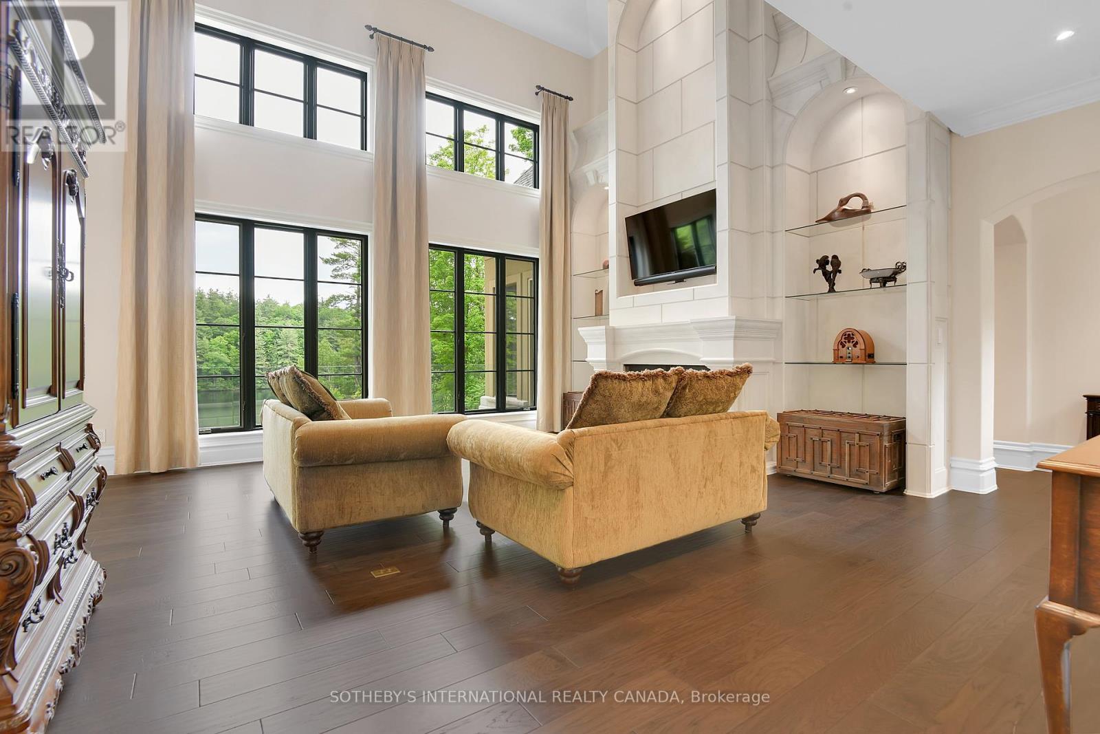 106 Lorlei Drive, Mcnab/Braeside, ON - Indoor Photo Showing Living Room