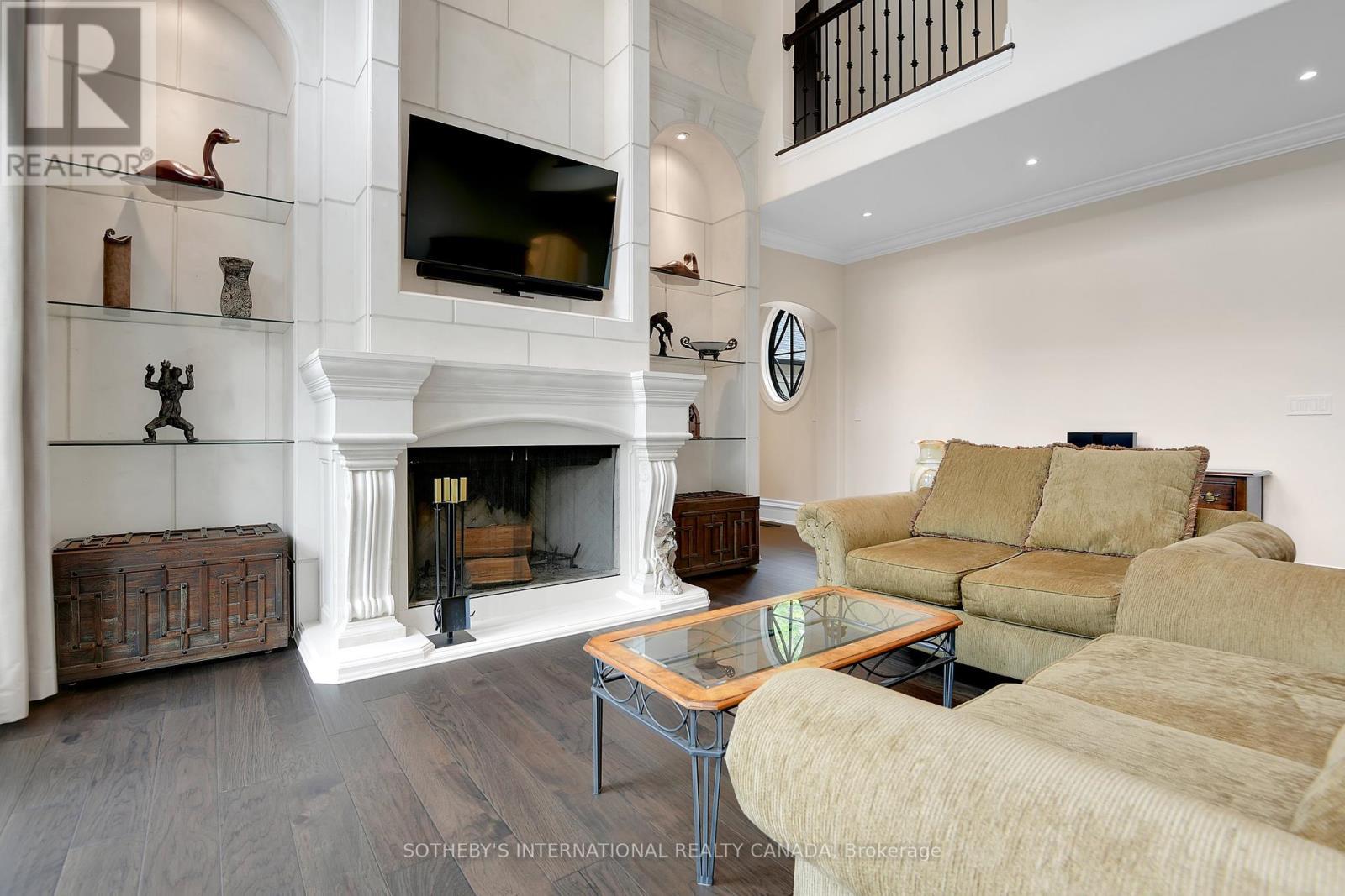 106 Lorlei Drive, Mcnab/Braeside, ON - Indoor Photo Showing Living Room With Fireplace