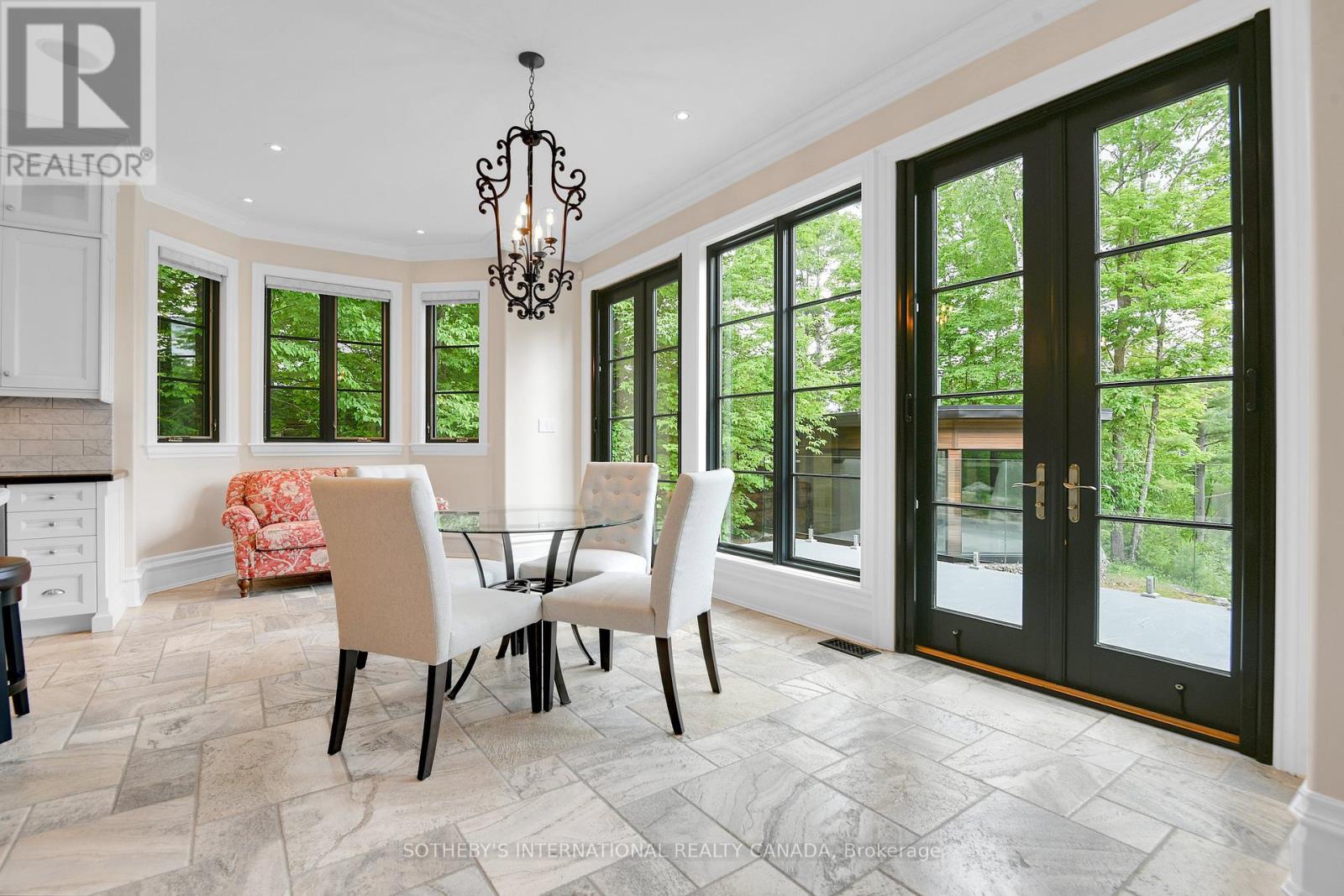106 Lorlei Drive, Mcnab/Braeside, ON - Indoor Photo Showing Dining Room