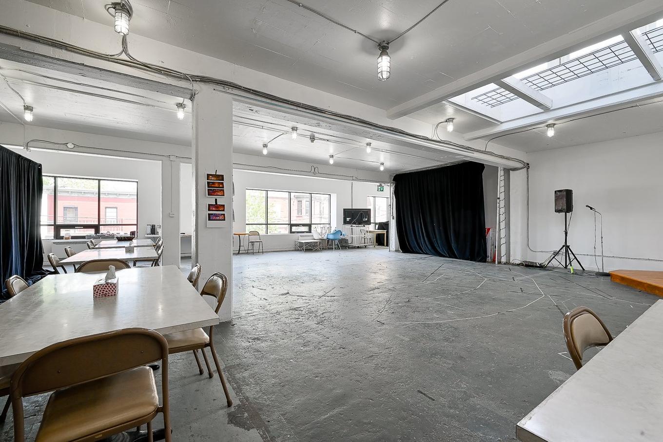 Commerce - 205 - 215 Av. St-Denis, Saint-Lambert, QC - Indoor