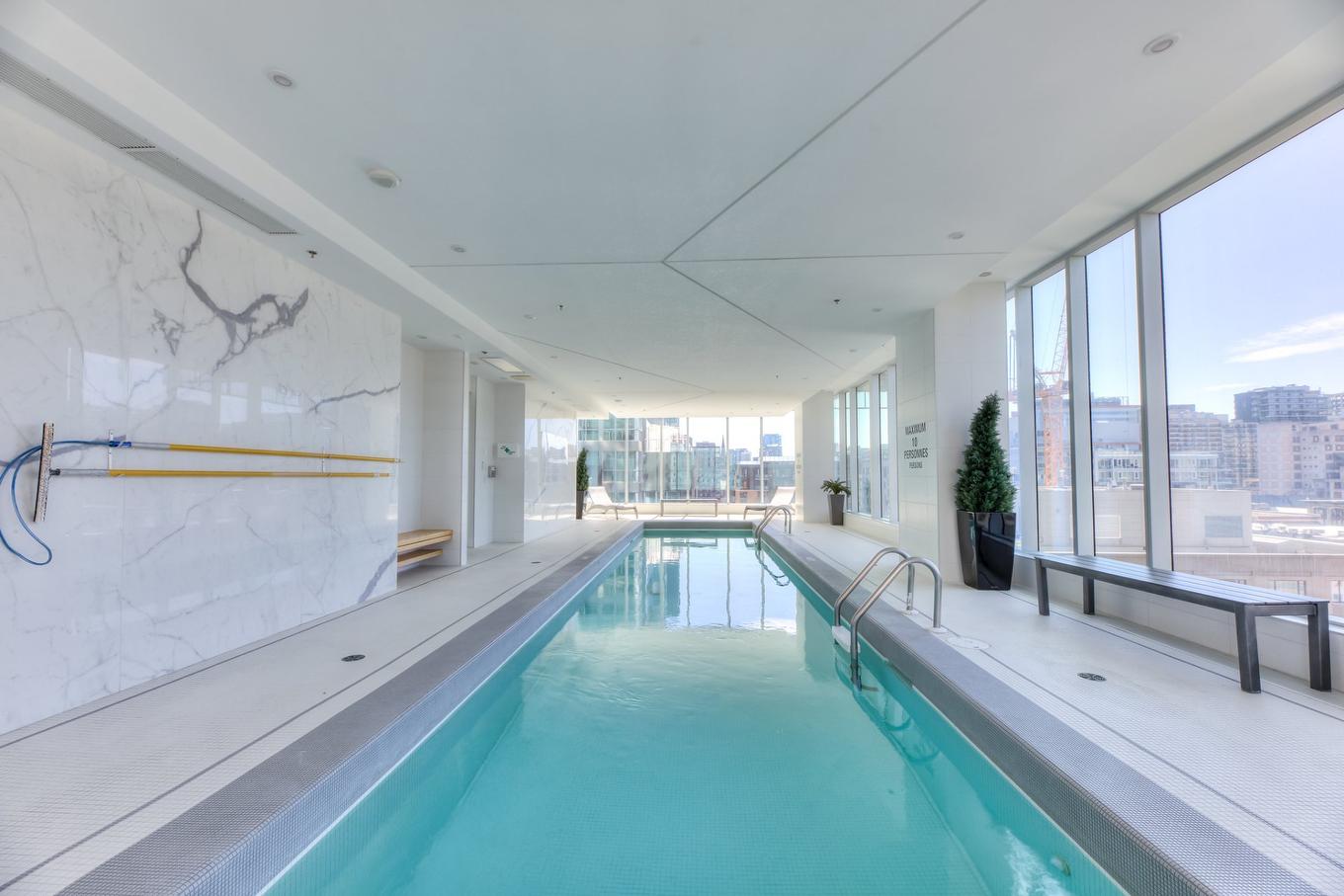 Piscine - 1110-1155 Rue De La Montagne, Montréal (Ville-Marie), QC - Indoor Photo Showing Other Room With In Ground Pool