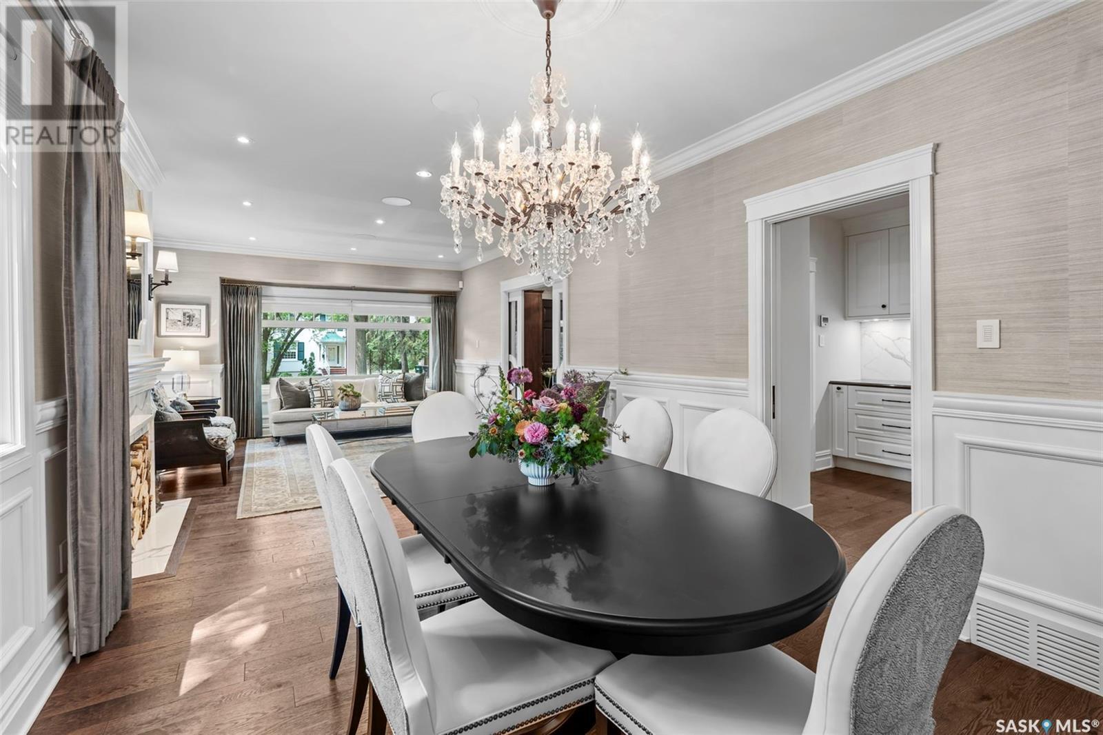 334 Saskatchewan Crescent W, Saskatoon, SK - Indoor Photo Showing Dining Room