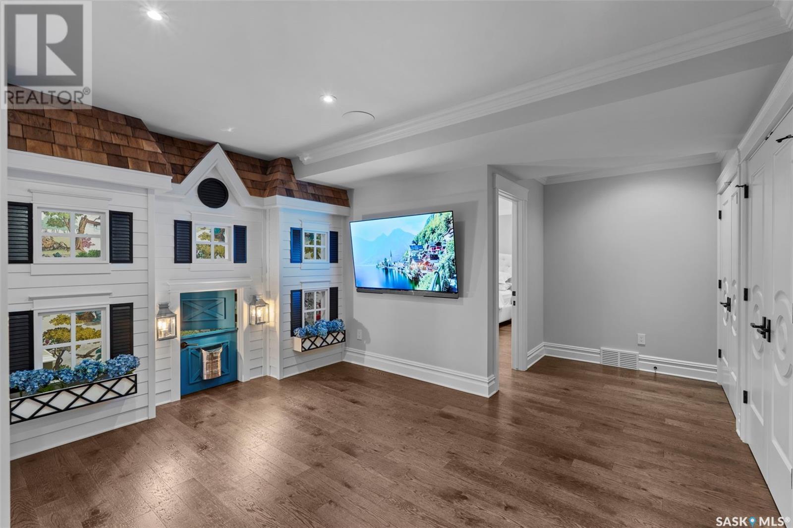 334 Saskatchewan Crescent W, Saskatoon, SK - Indoor Photo Showing Other Room With Fireplace