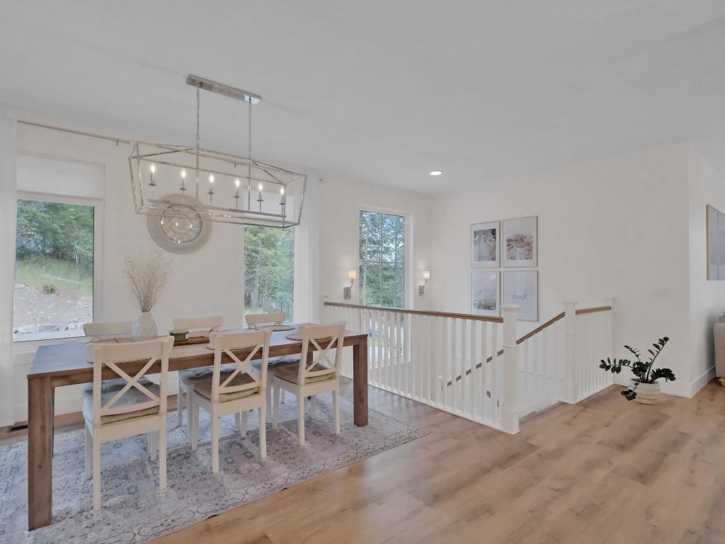 10290 Columbia Way, Vernon, BC - Indoor Photo Showing Dining Room