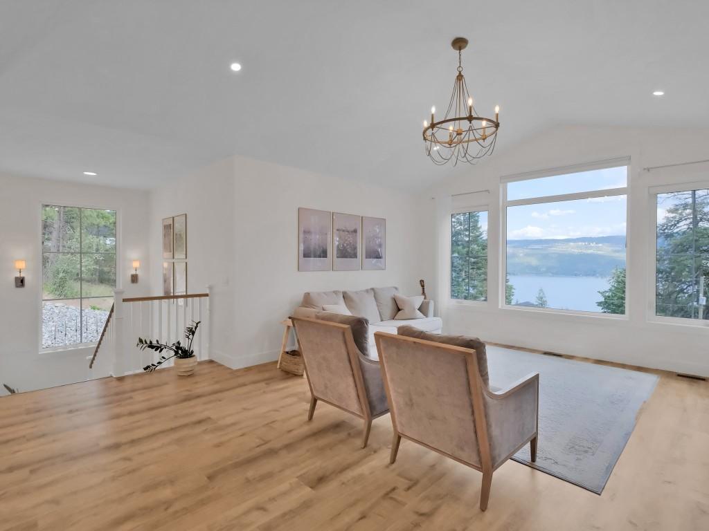 10290 Columbia Way, Vernon, BC - Indoor