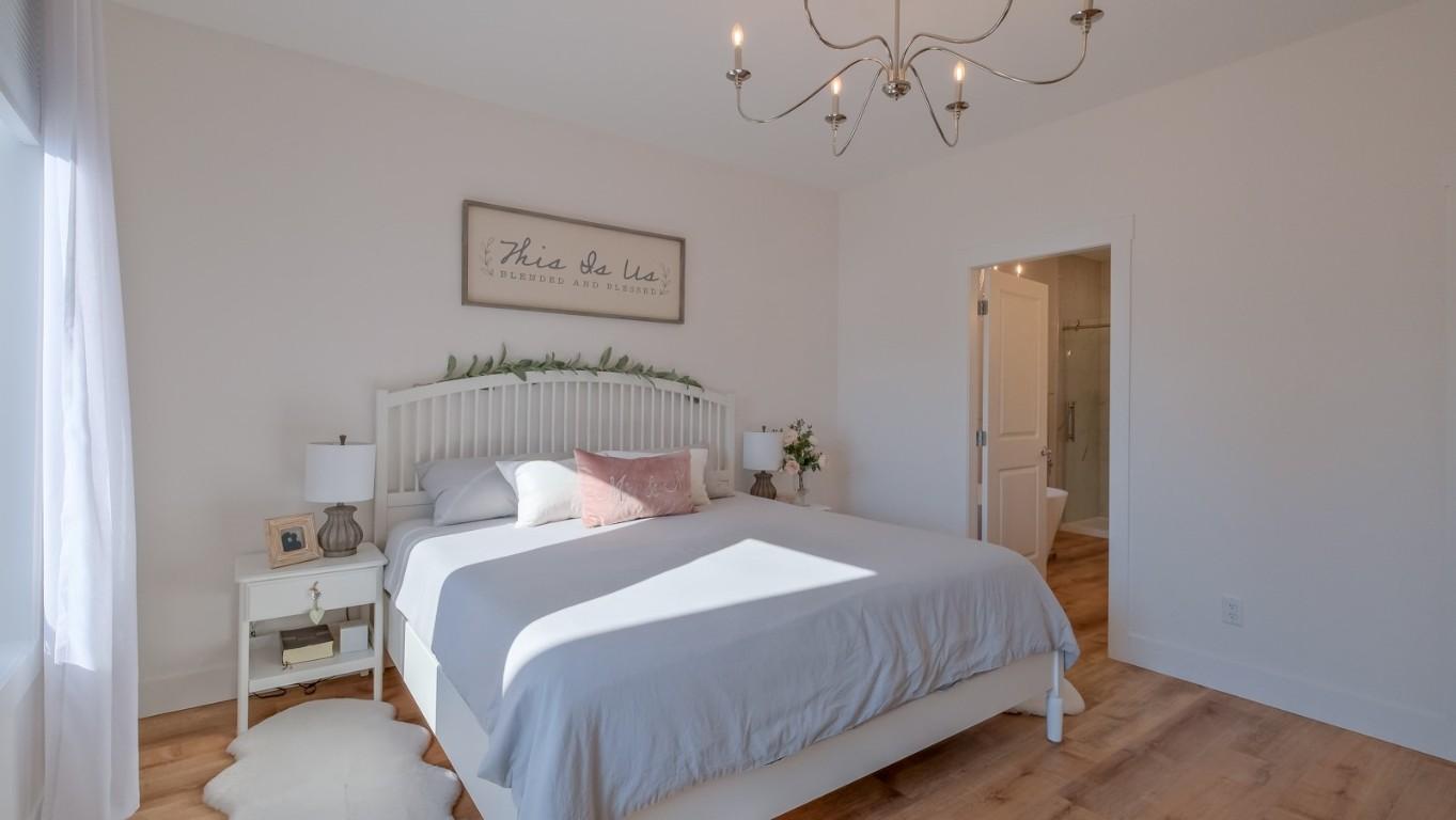 10290 Columbia Way, Vernon, BC - Indoor Photo Showing Bedroom