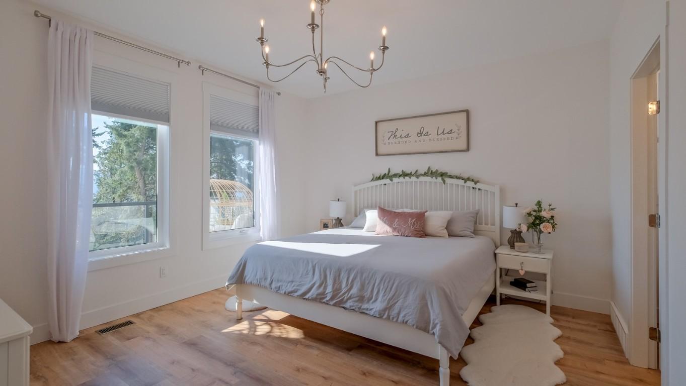 10290 Columbia Way, Vernon, BC - Indoor Photo Showing Bedroom