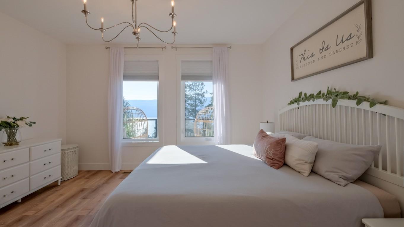 10290 Columbia Way, Vernon, BC - Indoor Photo Showing Bedroom