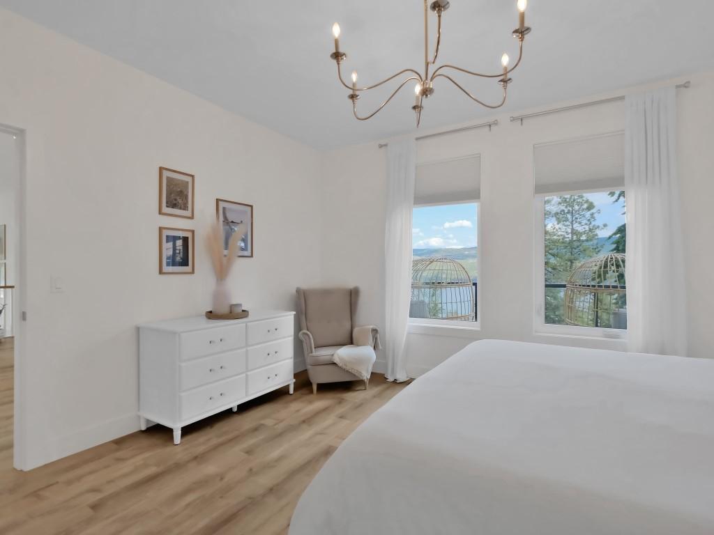 10290 Columbia Way, Vernon, BC - Indoor Photo Showing Bedroom