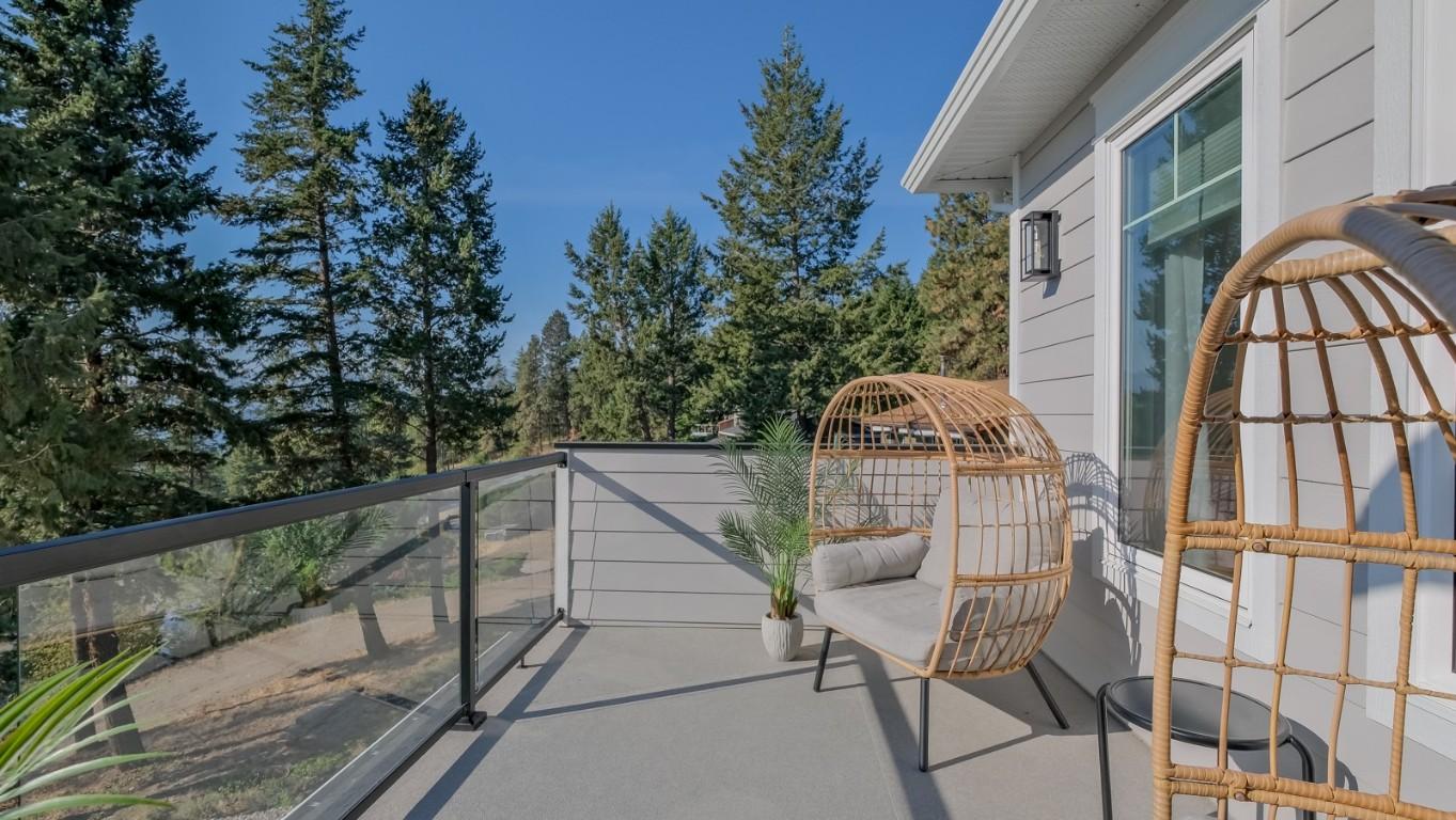 10290 Columbia Way, Vernon, BC - Outdoor With Exterior
