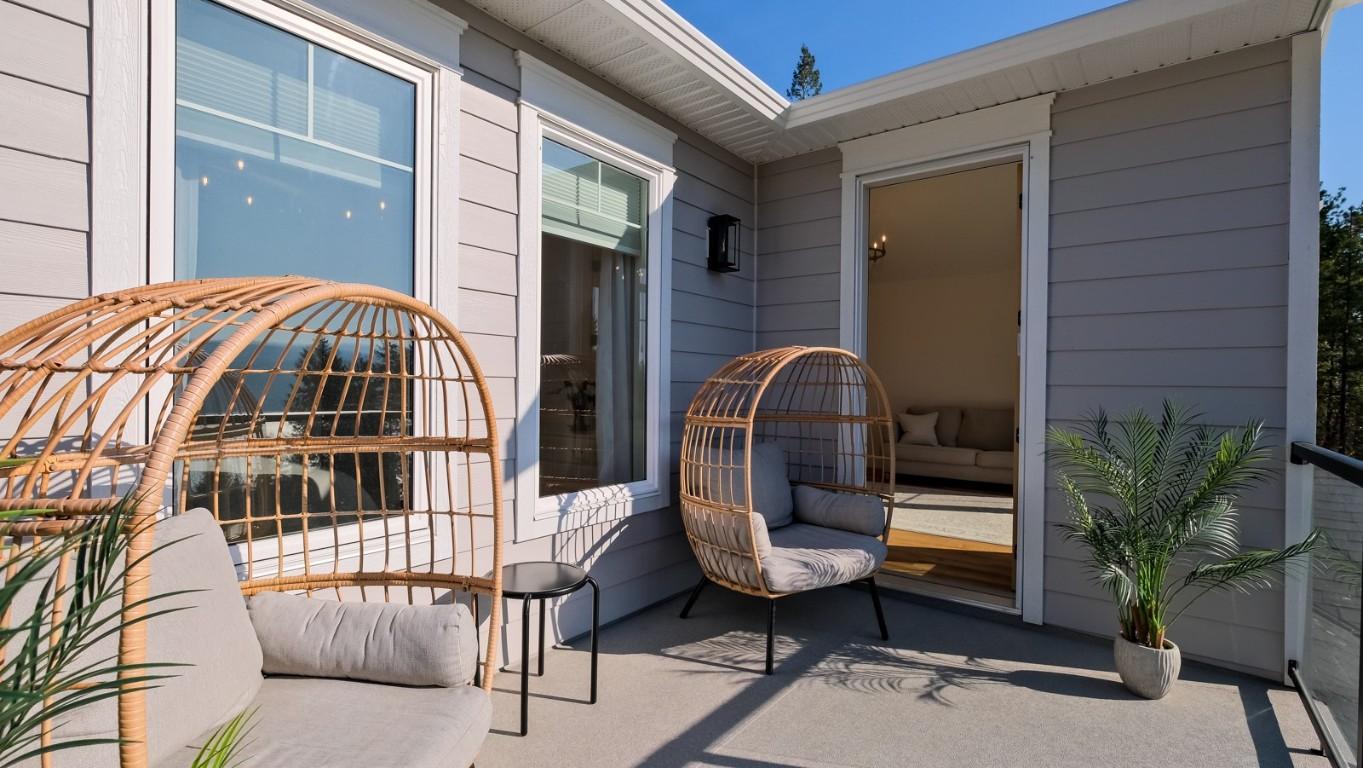 10290 Columbia Way, Vernon, BC - Outdoor With Exterior