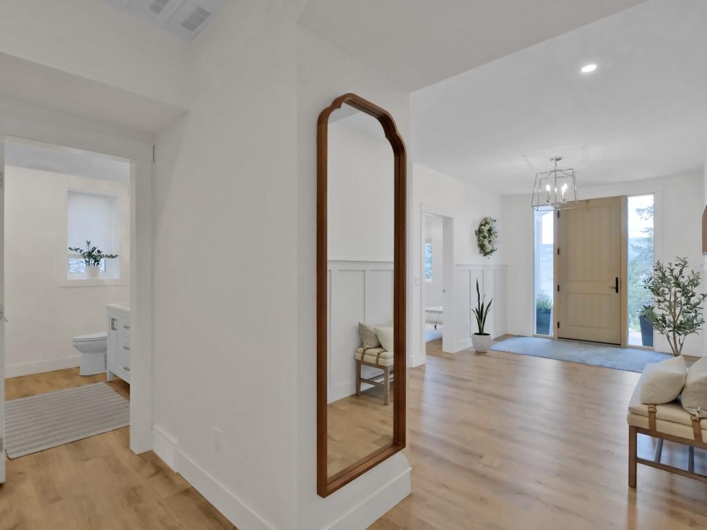 10290 Columbia Way, Vernon, BC - Indoor