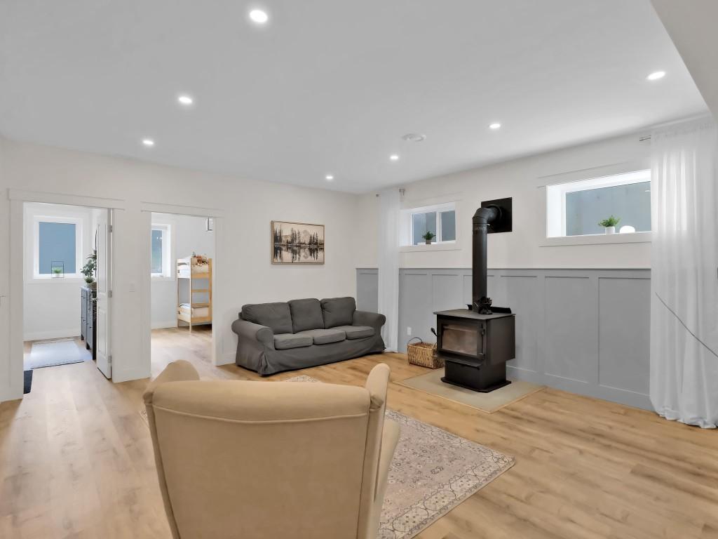 10290 Columbia Way, Vernon, BC - Indoor Photo Showing Other Room