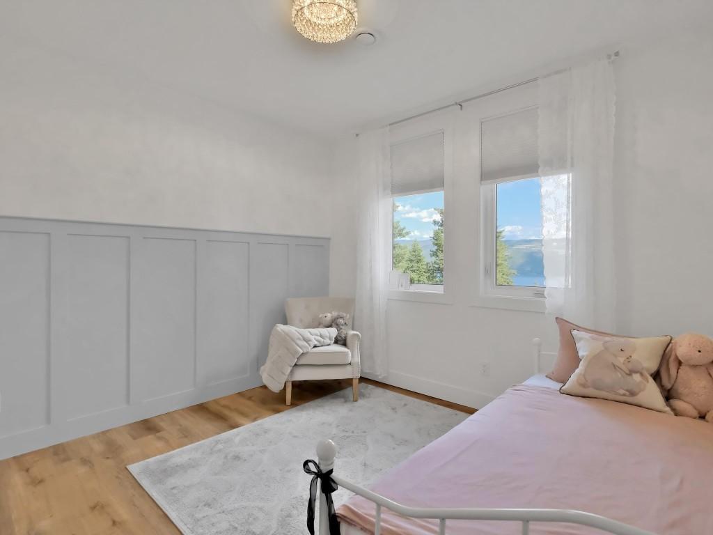 10290 Columbia Way, Vernon, BC - Indoor Photo Showing Bedroom