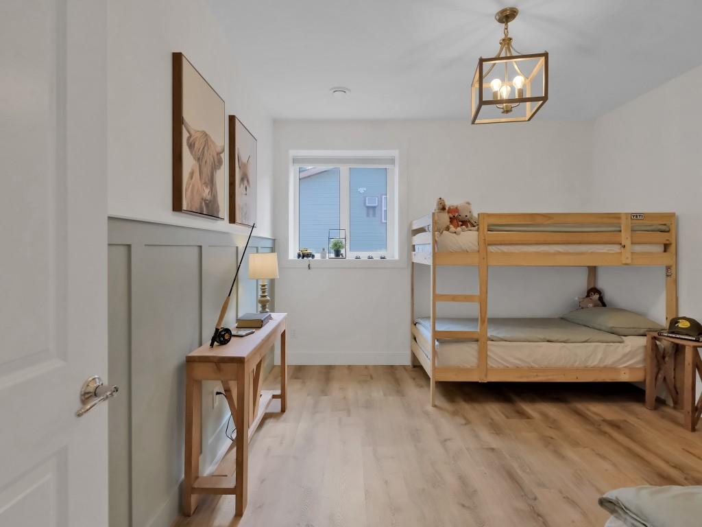 10290 Columbia Way, Vernon, BC - Indoor Photo Showing Bedroom