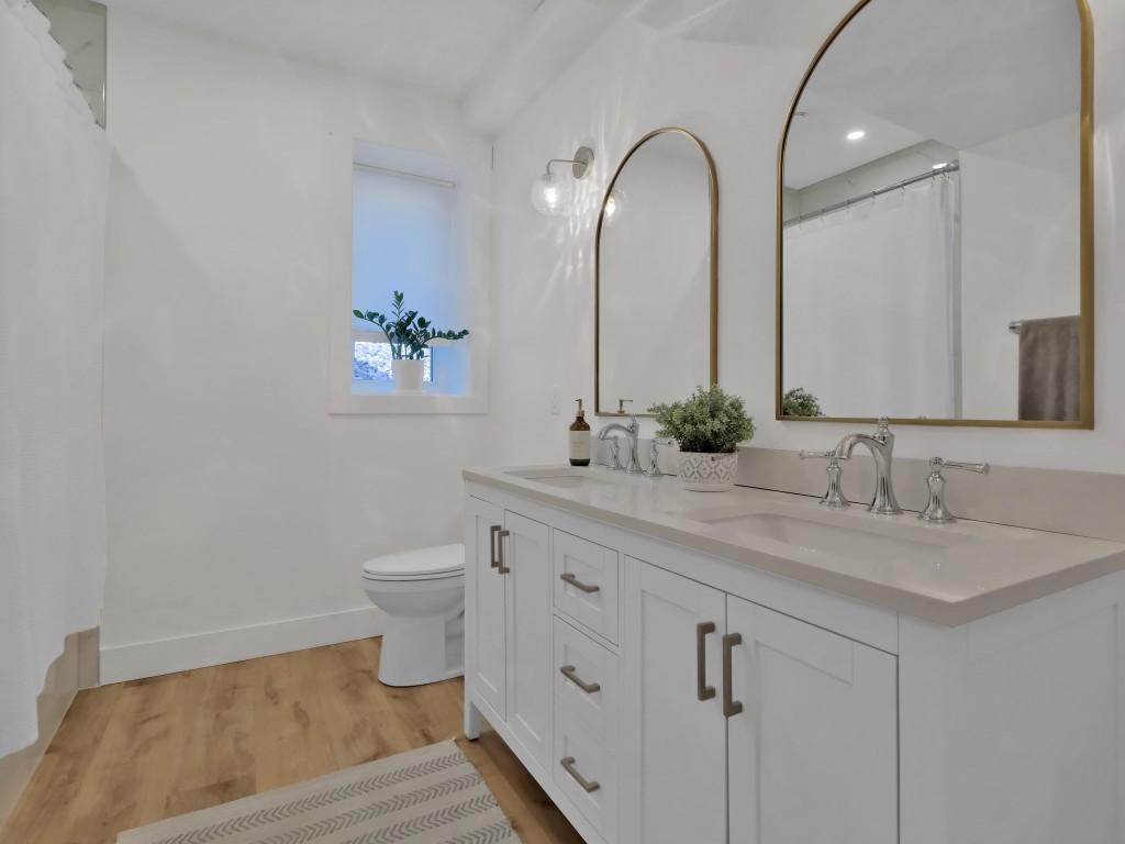 10290 Columbia Way, Vernon, BC - Indoor Photo Showing Bathroom
