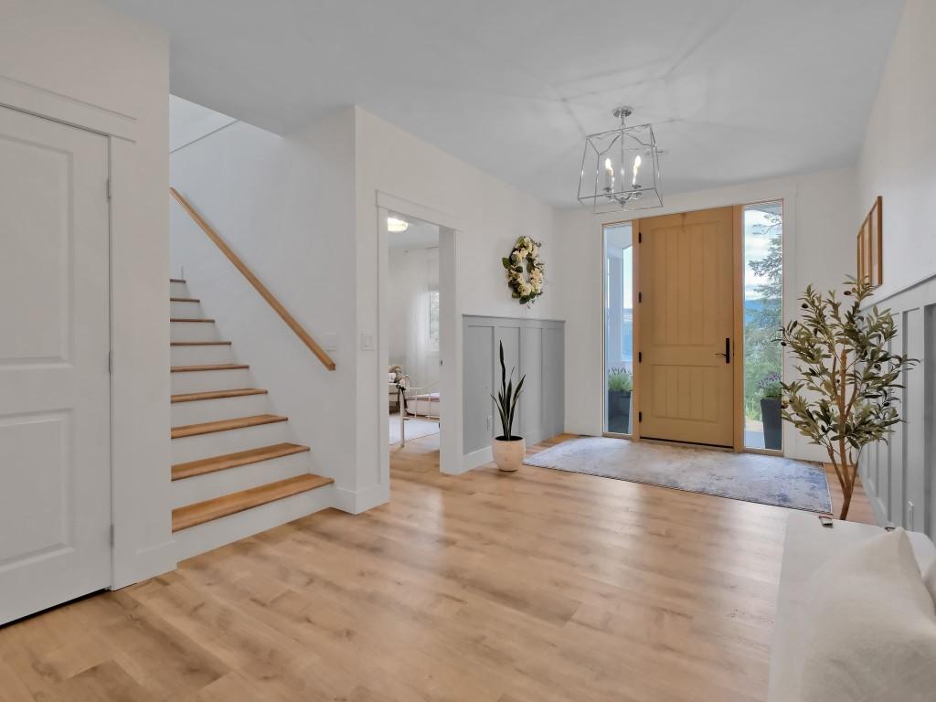 10290 Columbia Way, Vernon, BC - Indoor Photo Showing Other Room