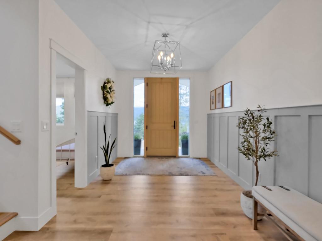 10290 Columbia Way, Vernon, BC - Indoor Photo Showing Other Room