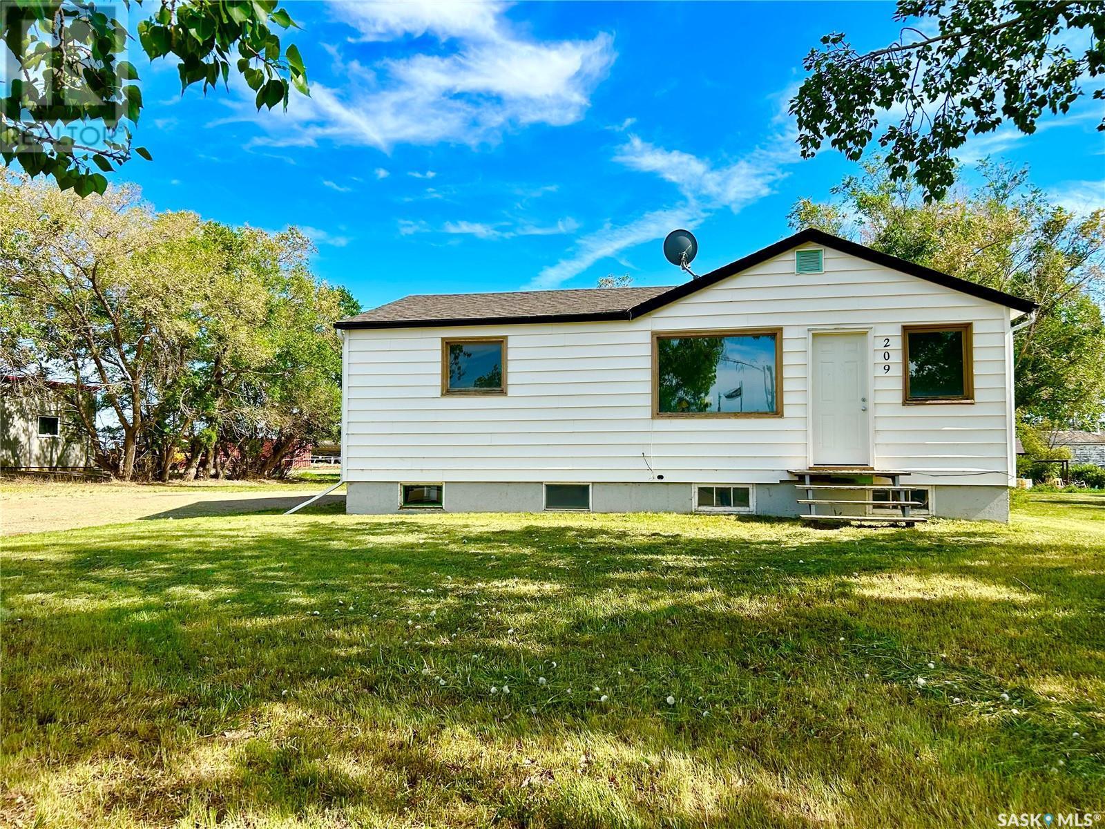 209 4Th Avenue E, Coleville, SK - Outdoor